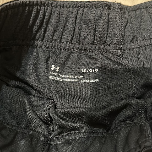 Under armour shorts size large - Picture 2 of 3
